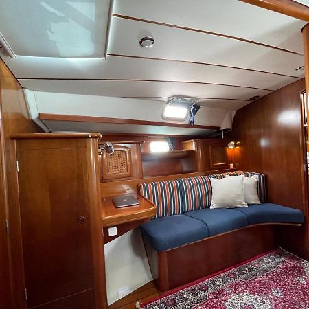 Beautiful And Comfortable Sailboat With Secure Parking Available Hotel Barcellona Esterno foto