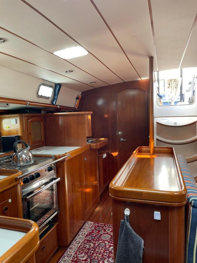 Beautiful And Comfortable Sailboat With Secure Parking Available Hotel Barcellona Esterno foto