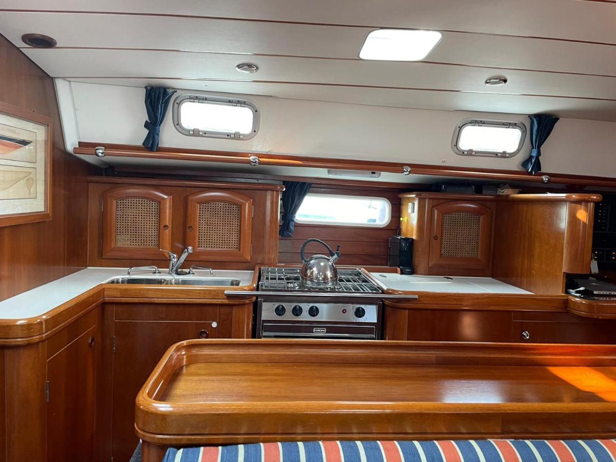 Beautiful And Comfortable Sailboat With Secure Parking Available Hotel Barcellona Esterno foto