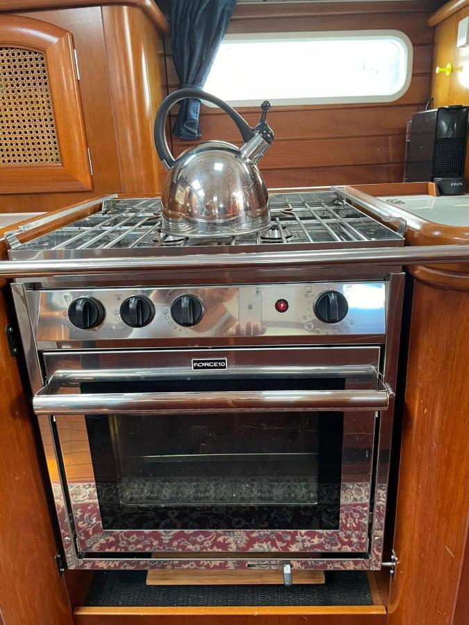 Beautiful And Comfortable Sailboat With Secure Parking Available Hotel Barcellona Esterno foto