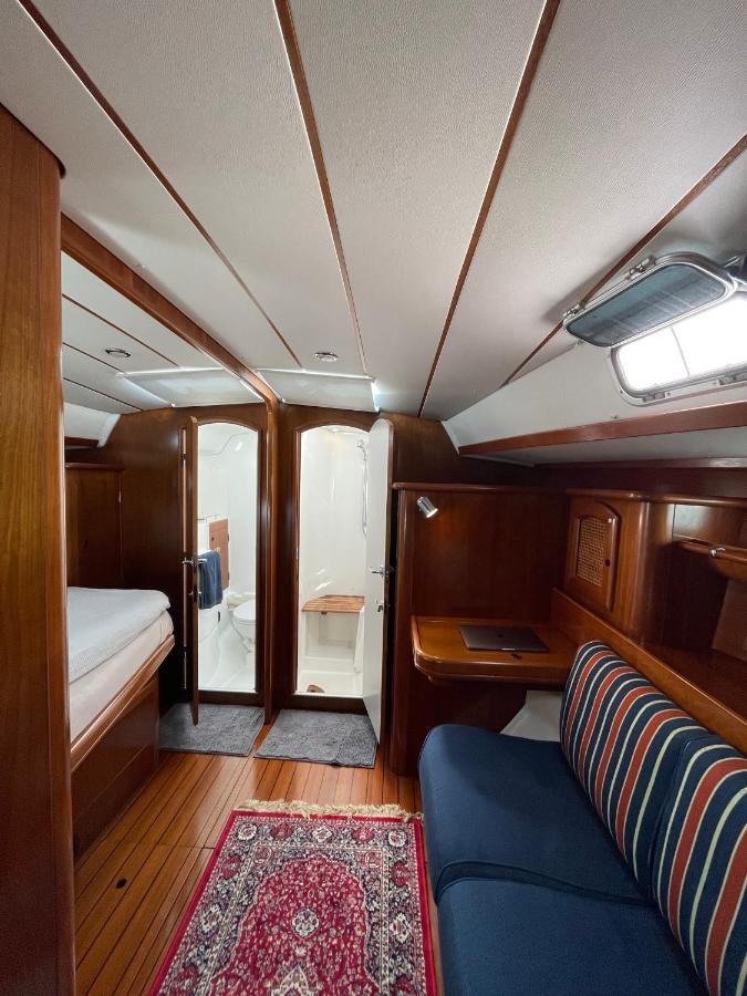 Beautiful And Comfortable Sailboat With Secure Parking Available Hotel Barcellona Esterno foto