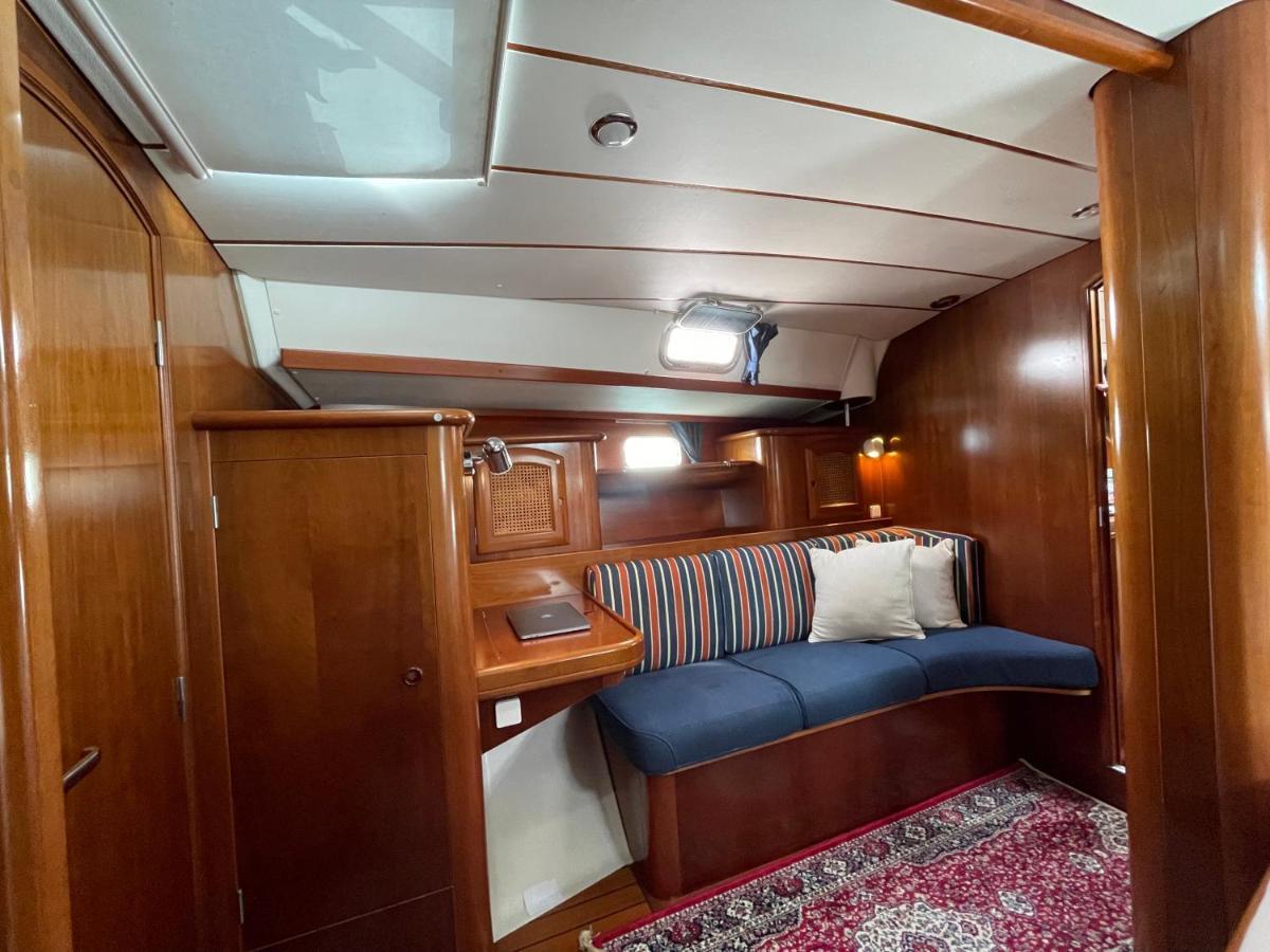 Beautiful And Comfortable Sailboat With Secure Parking Available Hotel Barcellona Esterno foto